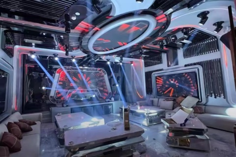 北国夜色中的魅力舞台 开启你的模特职业新旅程